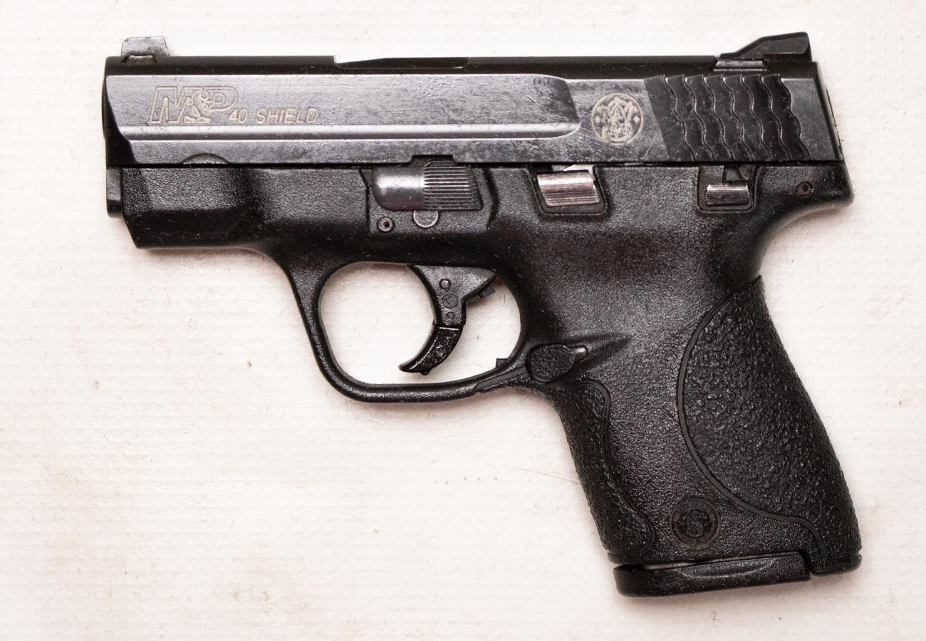 SMITH AND WESSON M&P40 Shield 40 S&W Police Trade-in Semi-Auto Pistol with Manual Safety